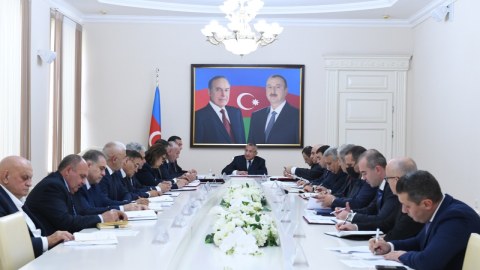 Rövşən Rzayev iclas keçirdi -&nbsp;Tapşırıqlar verdi