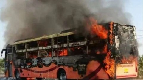 Hindistanda avtobus qəzası -&nbsp;Sərnişinlər yanaraq öldü
