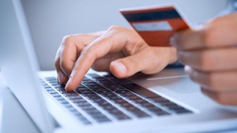 Bank kartlarından oğurluq edənlər saxlanıldı