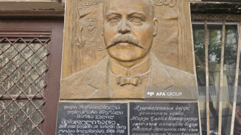 Mirzə Cəlilin&nbsp;barelyefində &ldquo;Azərbaycan&rdquo; sözü bərpa olundu