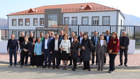 Xocalı məktəbinin məzunları uzun illər sonra bir arada - FOTO
