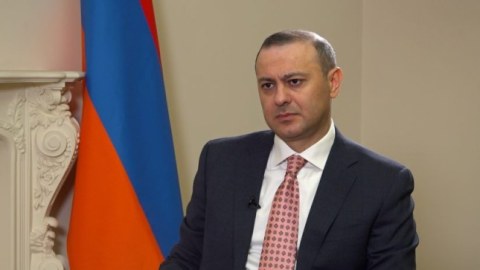 Armen Qriqoryan Moskvaya gedir