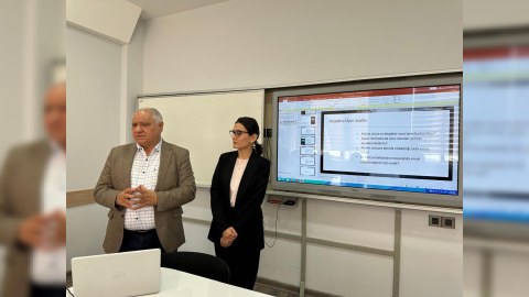 Jurnalistikaya inamı necə bərpa etmək olar? - Elmi seminar
