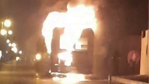 Bakıda marşrut avtobusu yanıb kül oldu
