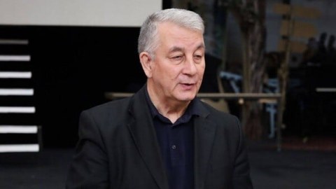 Əməkdar artist vəzifəsindən azad edildi