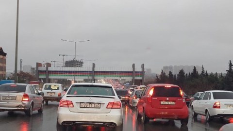 Yağışlı Bakı yolları -&nbsp;SİYAHI