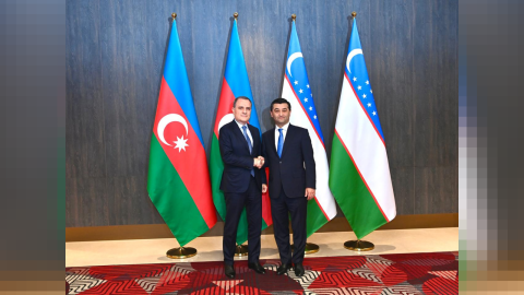 Ceyhun Bayramov özbəkistanlı həmkarı ilə görüşdü