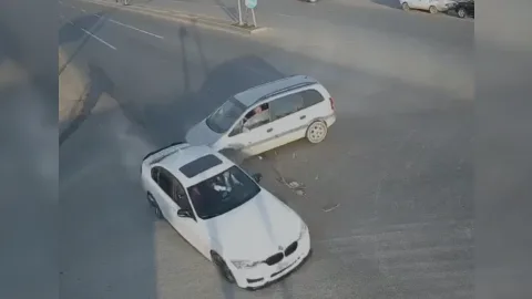 Diqqətsiz manevr və yüksək sürət qəzaya səbəb olur