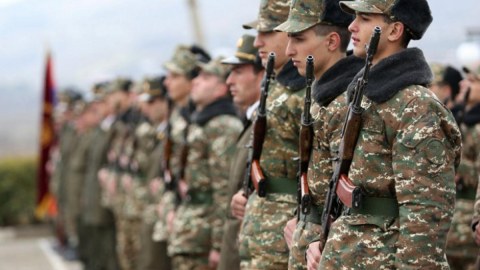 Ermənistan hərbi xidmət müddətini aşağı saldı