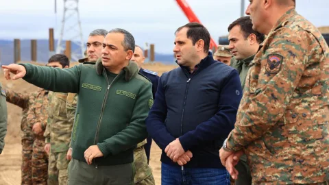 Erməni müdafiə naziri Azərbaycanla sərhədə gəldi