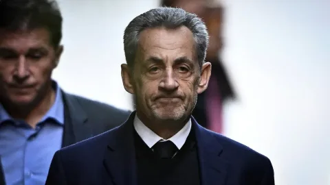 Ədliyyə naziri həbsxanadakı eks-prezidentə baş çəkdi