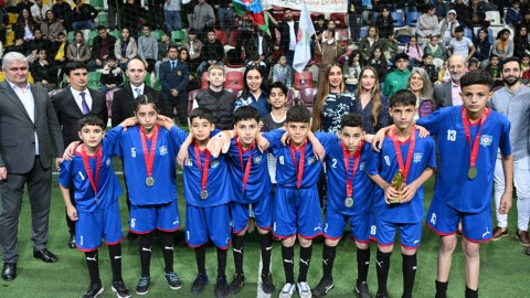 Prezidentin qızları və gəlini minifutbol turnirində - FOTOLAR