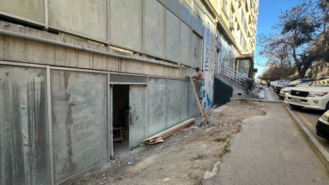 Piyada səkisində quraşdırılan pilləkən söküldü&nbsp;- Fotolar