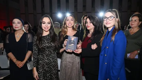 Prezidentin qızları və gəlini təqdimat mərasimində - FOTOLAR