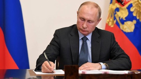 Putin yerli xalqlarla bağlı&nbsp;fərman İMZALADI