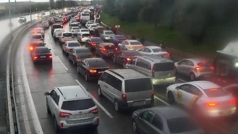 Yağışlı Bakının tıxaclı yolları - SİYAHI