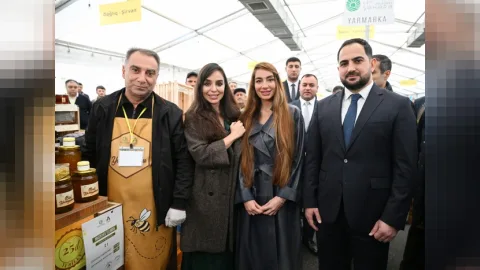 Leyla Əliyeva və Arzu Əliyeva bal yarmarkasında - FOTOLAR