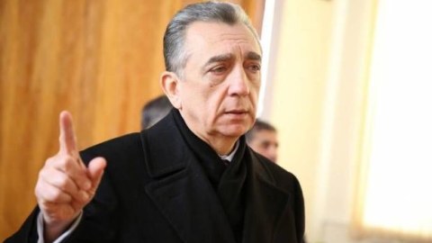 Eldar Əzizovun irad tutduğu məmur İŞDƏN ÇIXARLIDI