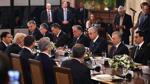 Mərkəzi Asiya liderləri Trampla hansı dildə danışıblar? - İkisi rus, biri ingilis, digərləri isə....