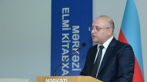 Mediada xarici sözlərin yersiz işlədilməsi ədəbi dilin normalarını pozur