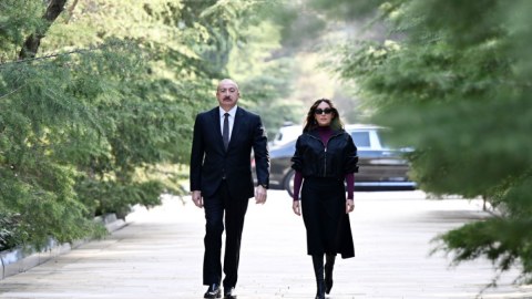 Prezident&nbsp;və birinci xanım Ulu Öndərin məzarını ziyarət etdilər - FOTOLAR