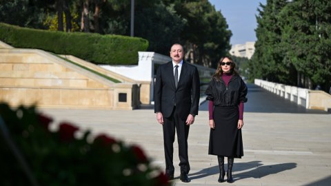 İlham Əliyev və Mehriban Əliyeva&nbsp;Şəhidlər xiyabanını ziyarət etdilər - FOTOLAR