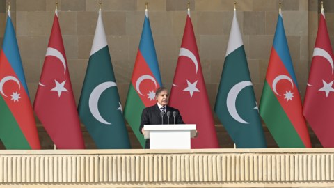 Bu gün burada böyük vətənpərvərlik eşqi ilə güclü Azərbaycan xalqını görürəm