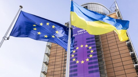 Avropa pul tapa bilmir