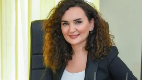 Aparıcıya Dövlət Xidmətində vəzifə verildi
