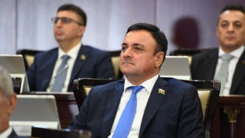 Təsərrüfatçı mal-qaranı satıb maşın alırsa, dövlət nə etsin? &ndash; DEPUTAT&nbsp;
