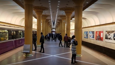 Metronun bu stansiyasının çıxışlarından biri bağlandı