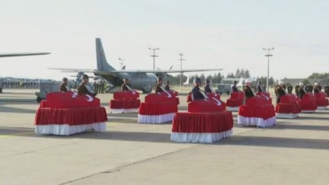 Təyyarə qəzasında həlak olan hərbçilərlə vida mərasimi keçirilir