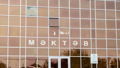 Müəllim məktəbliləri kəmərlə bağlayaraq döyüb?