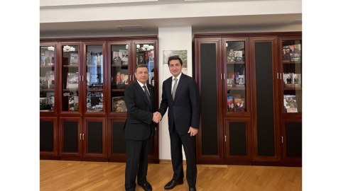 Hikmət Hacıyev Türkmənistan səfiri ilə görüşdü