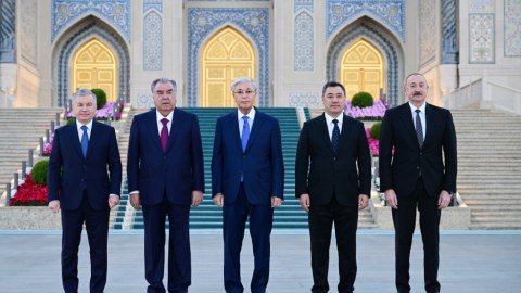 İlham Əliyev Daşkənddə İslam Sivilizasiyası Mərkəzi ilə tanış olub