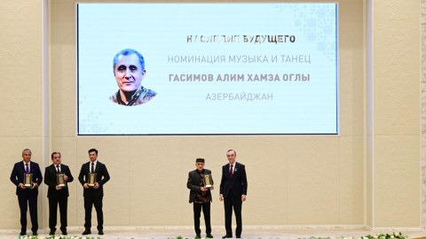 Alim Qasımova mükafat verildi