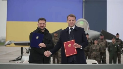 Zelenski və Makron bəyannamə imzaladılar&nbsp;