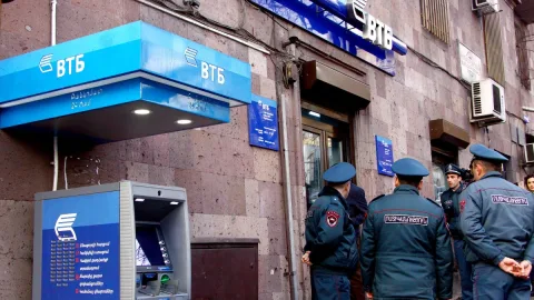 İrəvanda banka basqın edildi