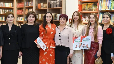 Prezidentin qızları və gəlini kitab təqdimatında - FOTO