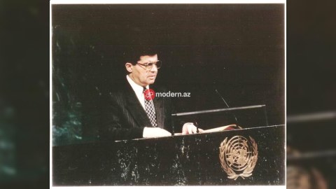Bir şəklin tarixçəsi - Azərbaycanın BMT-yə üzv qəbul olunduğu an&nbsp;- Tribunadakı NAZİR