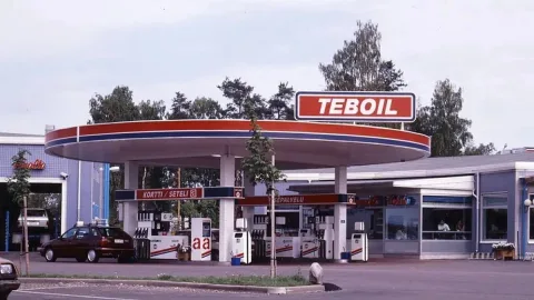 &ldquo;Lukoil&rdquo; daha bir ölkəni tərk edir