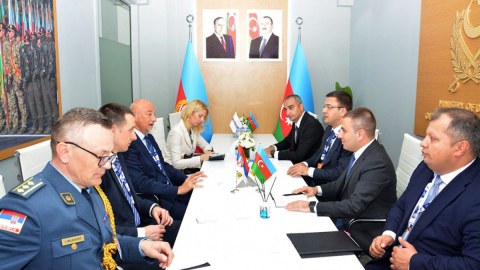 Müdafiə nazirinin müavinləri "Dubay Aviaşou - 2025" sərgisində - FOTO