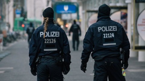 Almaniyada azərbaycanlıya görə ara qarışıdı - Polis şöbəsində qarşısında AKSİYA