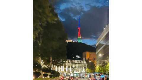 Tbilisi qülləsi Azərbaycan bayrağına büründü&nbsp;