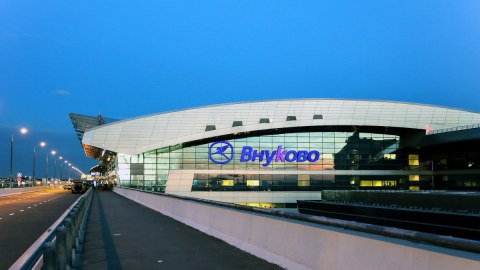 Moskvanın Vnukovo hava limanı bütün uçuşları dayandırdı