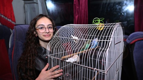 Doğma kəndinə quşları ilə birlikdə QAYIDIR - FOTO