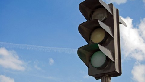 Bu küçələrin kəsişməsində yeni svetoforlar quraşdırıldı