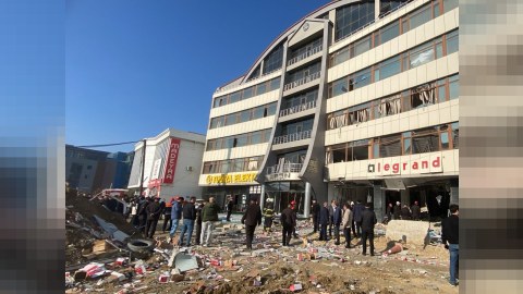 Bakıda partlayış olan ofis binasından geriyə qalanlar - FOTO