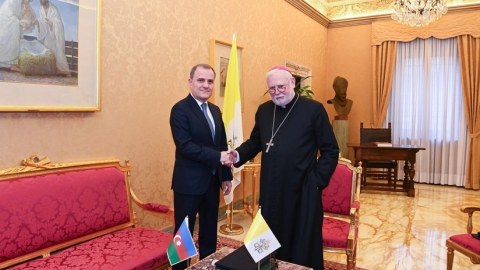 Ceyhun Bayramov Vatikanın arxiyepiskopu ilə görüşdü