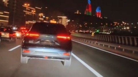 Nömrəsiz avtobus zolağına daxil olan sürücü&nbsp;qazi imiş